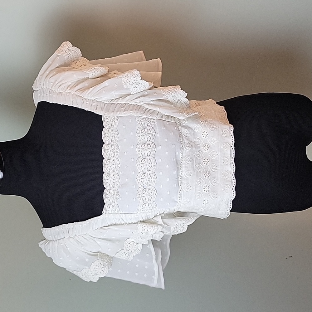Hope & Ivy lace flutter sleeve crop top